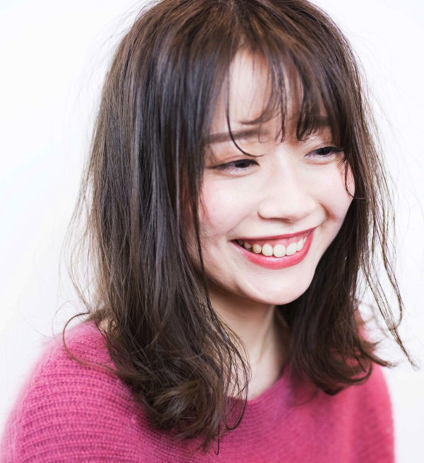 暗めのヘアカラースタイル