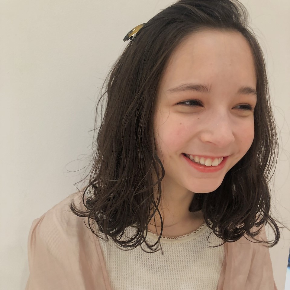 横浜オーダーのネオソバージュのヘアスタイル写真