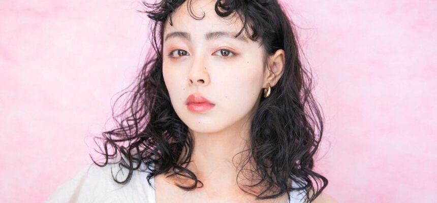 ネオソバージュとは 今っぽくなるポイントを美容師に徹底取材 Bsr Press 人気美容室情報 ベストサロンレポート