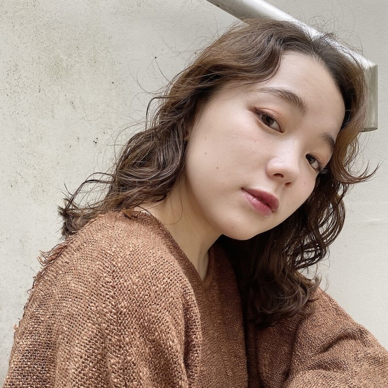 オーダーのボブスタイルの女性の写真