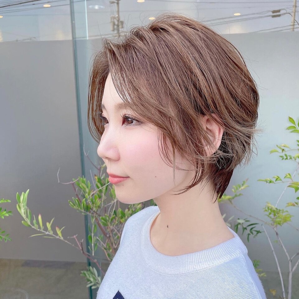 ピンクラベンダーカラーの女性の写真