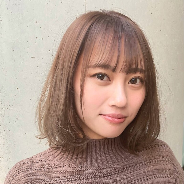 骨格や顔周りのバランスを意識したスタイル写真