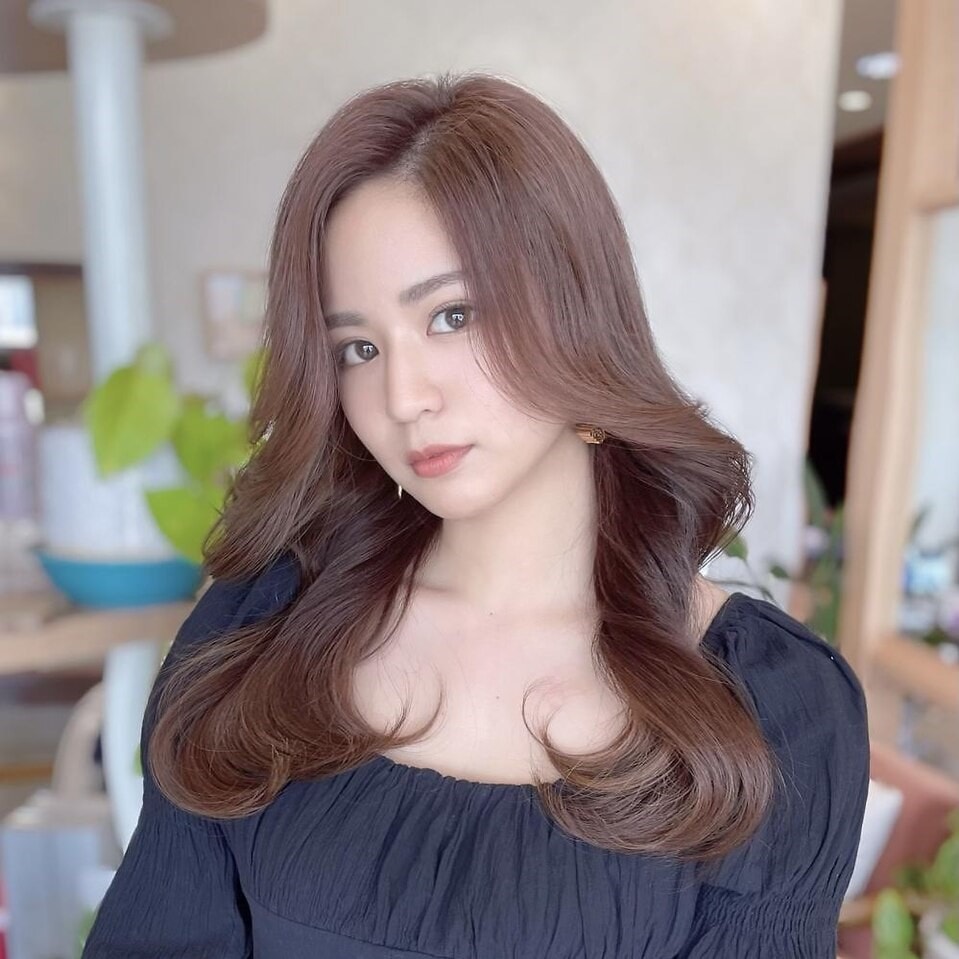 ピンクラベンダーカラーの女性の写真