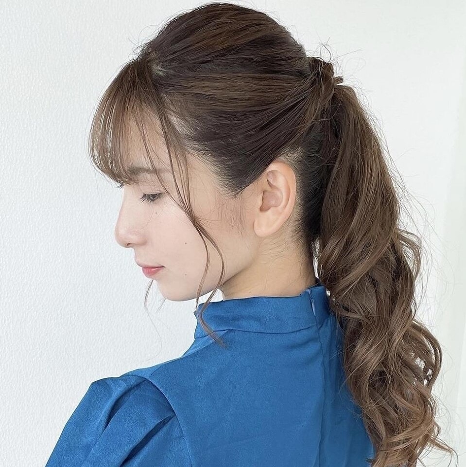 ポニーテールアレンジの女性の写真