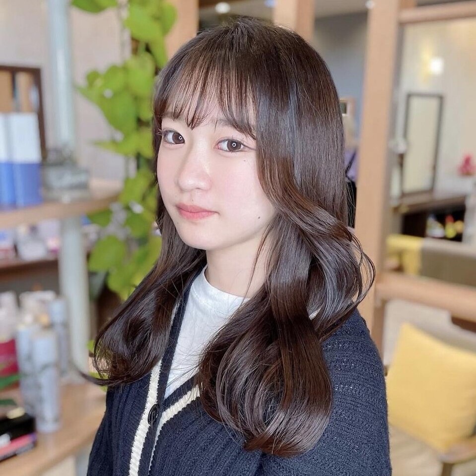 ヘッドスパを受けてリラックスした女性の写真