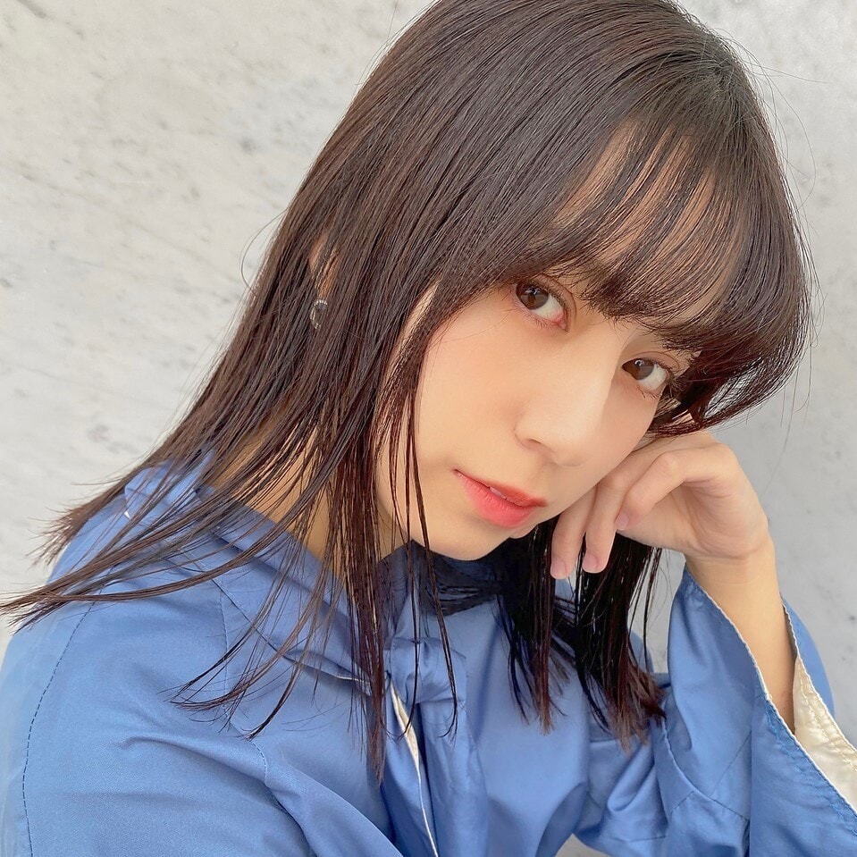 サラサラストレートヘアの女性の写真