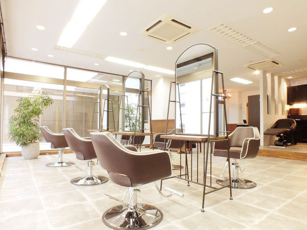 千葉のヘアサロンイリスイナゲカイガンの店内