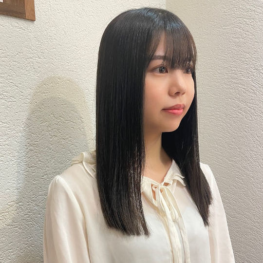 SCoo by el zafiro梅田茶屋町店のストレートヘアの女性の写真