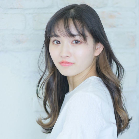 ふんわりしたヘアスタイルの女性