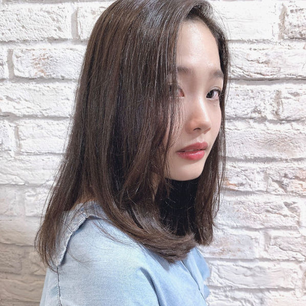 SCoo by el zafiro梅田茶屋町店の大人っぽいワンレングスロングヘアの女性