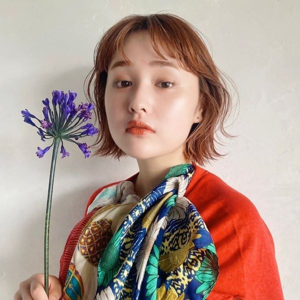 ベルビアンカ 抜け感ブラウンボブ女性のスタイル写真