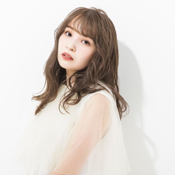 栄カラーサロン ヨシトモイヤリングカラースタイル女性写真