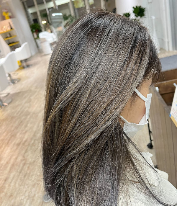 ヘアーサロンピコタンの個性的な白髪染めスタイル