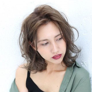 HAIR & MAKE EARTH 藤沢店の大人っぽいルーズパーマスタイル