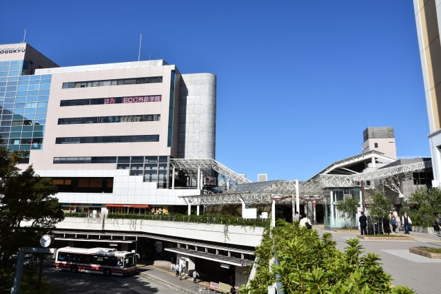 新百合ヶ丘駅の駅前の写真
