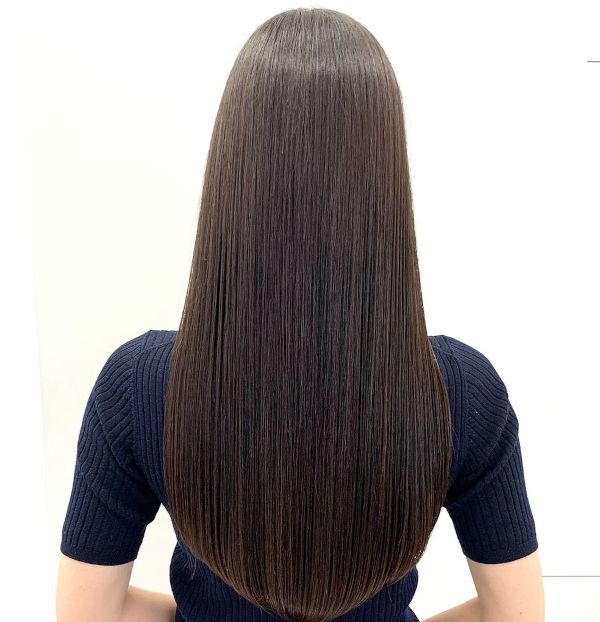 エアーアザブのストレートヘアスタイル