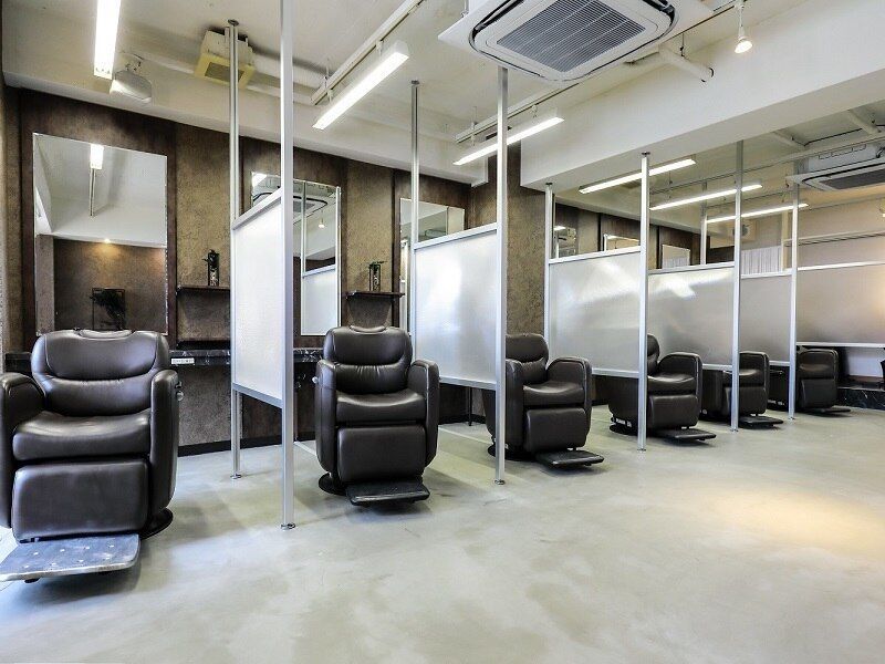 NEXUS & Co. 錦糸町店の仕切りのついたシャンプースペース