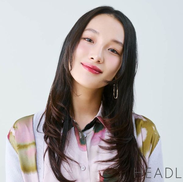 GRAS by HEADLIGHT 神戸三宮店の笑顔の黒髪ストレートスタイルの女性