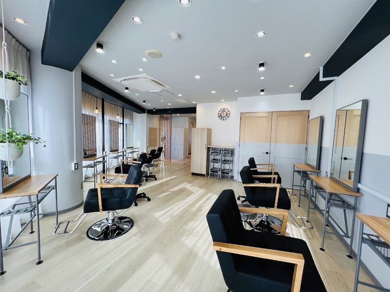 Agu hair makana 北浦和店の店内の写真