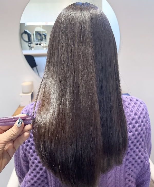 YNNIEの縮毛矯正で憧れのストレートヘアに