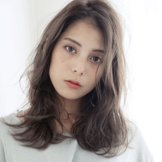 上品な大人の魅力が引き立つ白髪染めスタイル