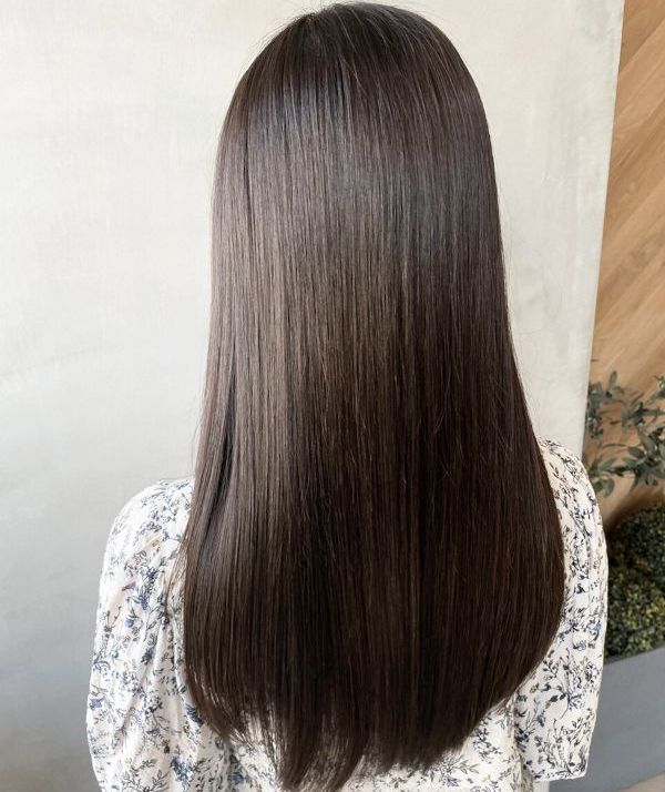 Ursus hair Design by HEADLIGHT 八王子店の自然なツヤストレートスタイル
