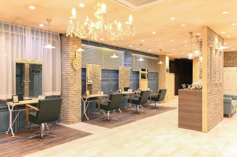 Agu hair honey 春日部店のこだわりの店内