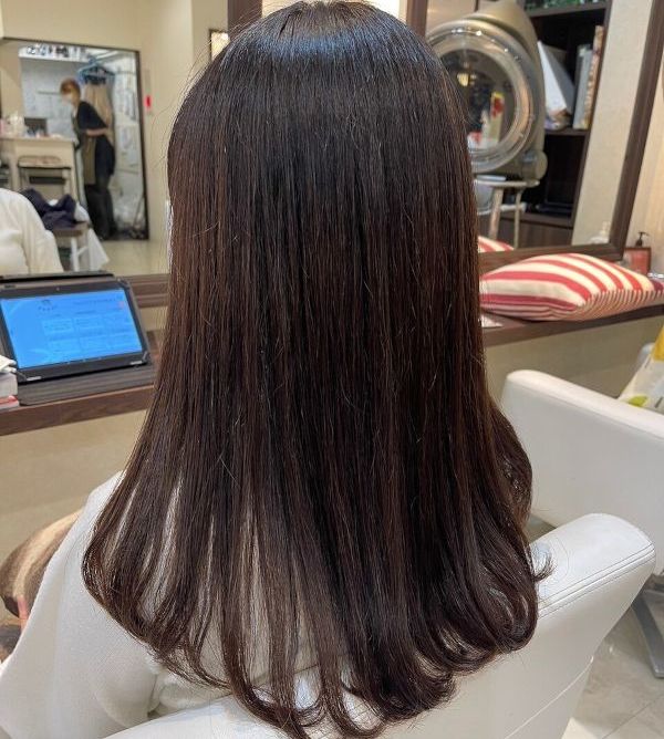 フロートリタのストレートヘアの女性の写真