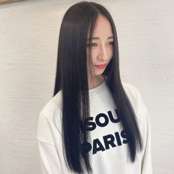 バレンヌ カミミトテンのサラツヤのストレートヘアスタイル