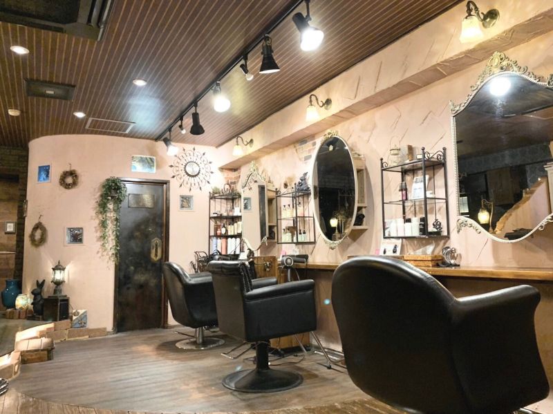ノンジアミンカラーを扱う美容室Hair Design Popolaritaの店内