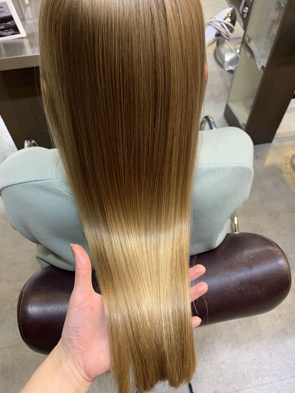 ツヤのある髪質改善後のヘアスタイル