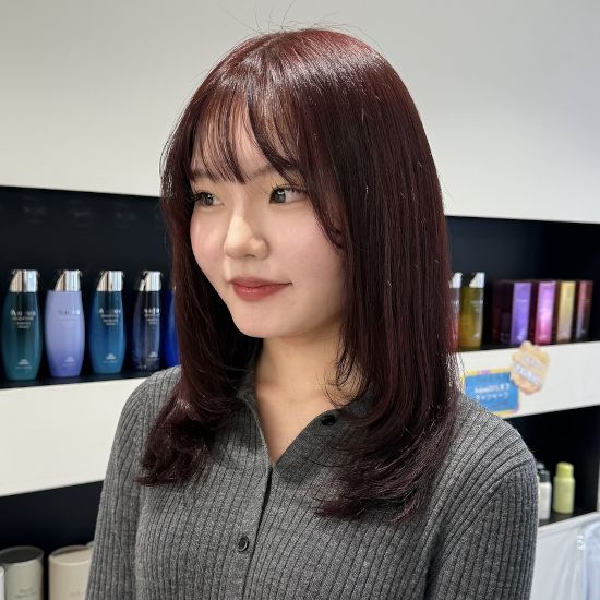 ZEST emuのつやのあるヘアスタイル