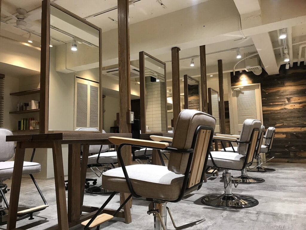hair flores by HEADLIGHT 三鷹店の店内写真