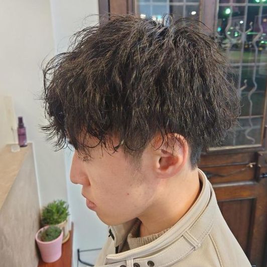 DISCO HAIRのメンズ波巻きパーマスタイル