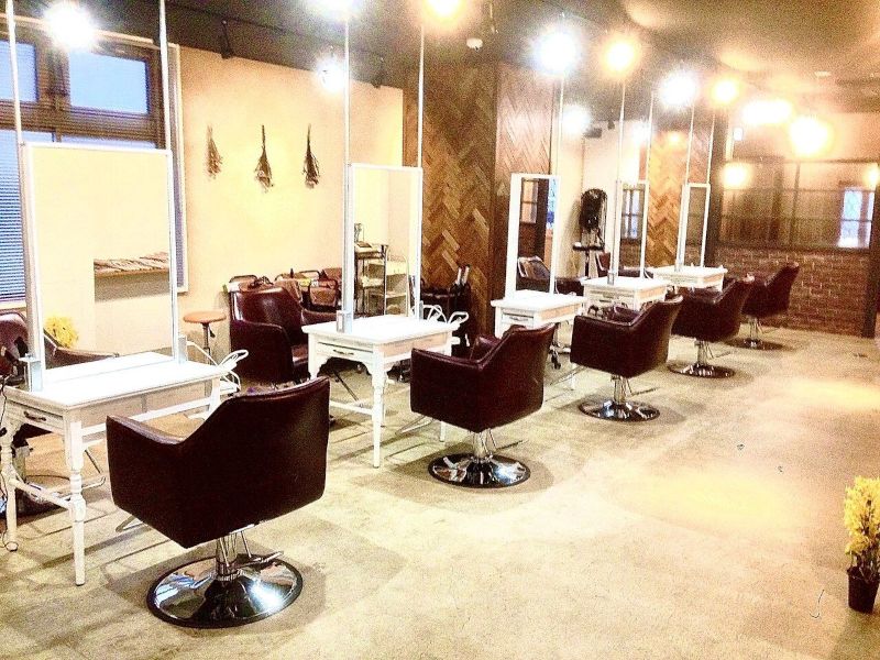 hair garden PRINTEMPS by flammeum 海老名店の店内の写真