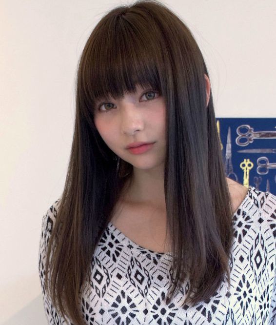 バイアスの自然なまとまりのストレートスタイル