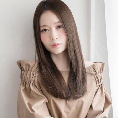 クールなストレートヘアスタイルの写真