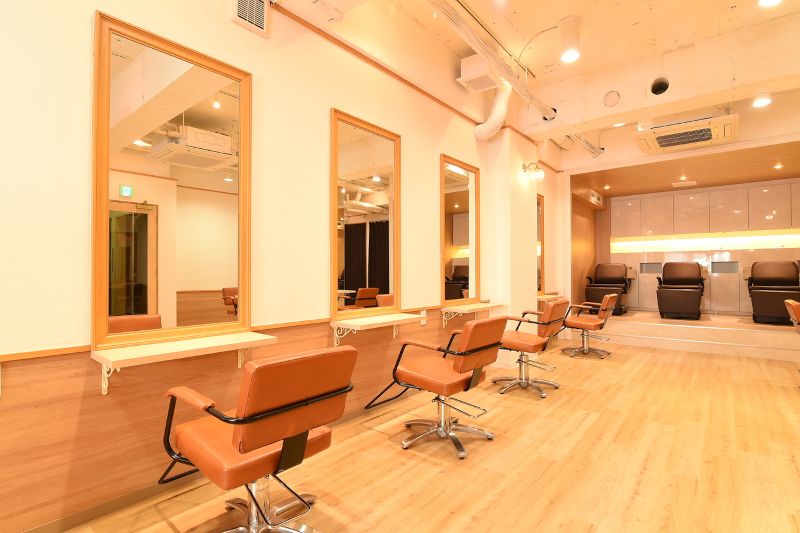 AROMA hair room 新宿店の店内の写真