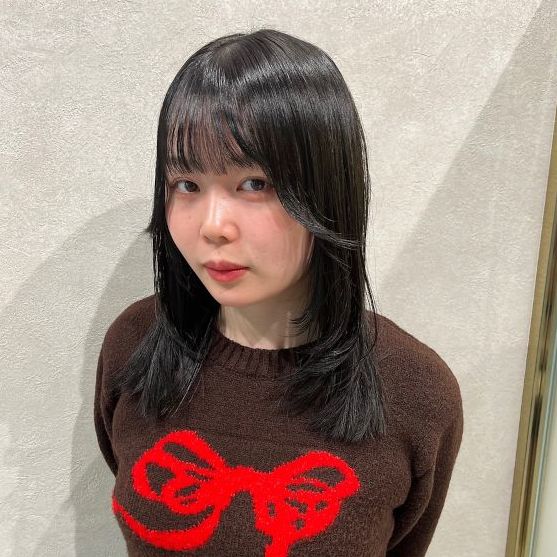 ZEST lill 新宿の顔周りバングスタイルの写真