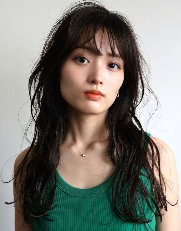 無造作な動きが再現可能なパーマスタイルの写真