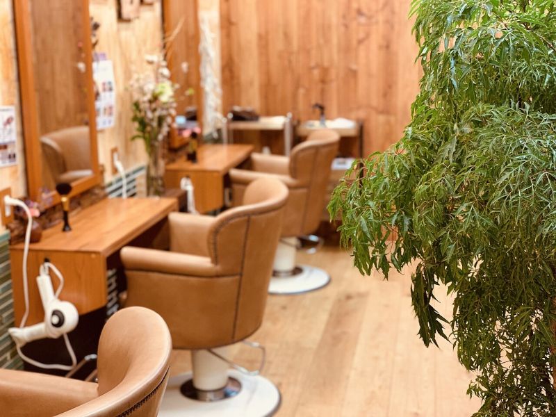 hair room apaiserのぬくもりのある店内の写真