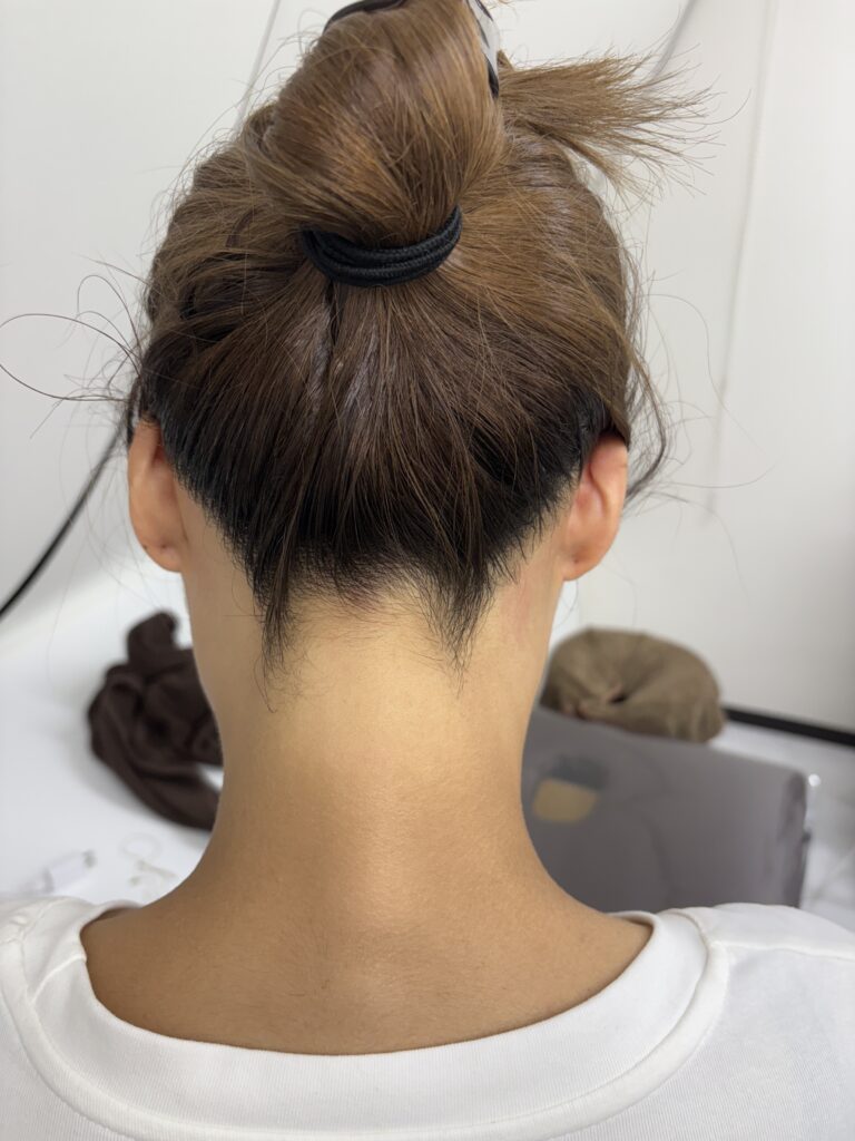 女性のM型のうなじの画像