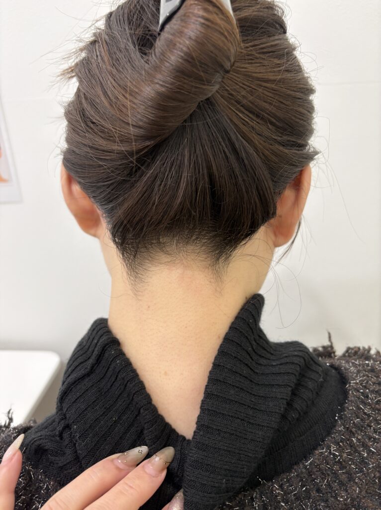 女性のアーチ型のうなじの画像