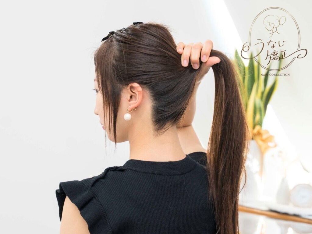 ロングヘアの女性のうなじの画像