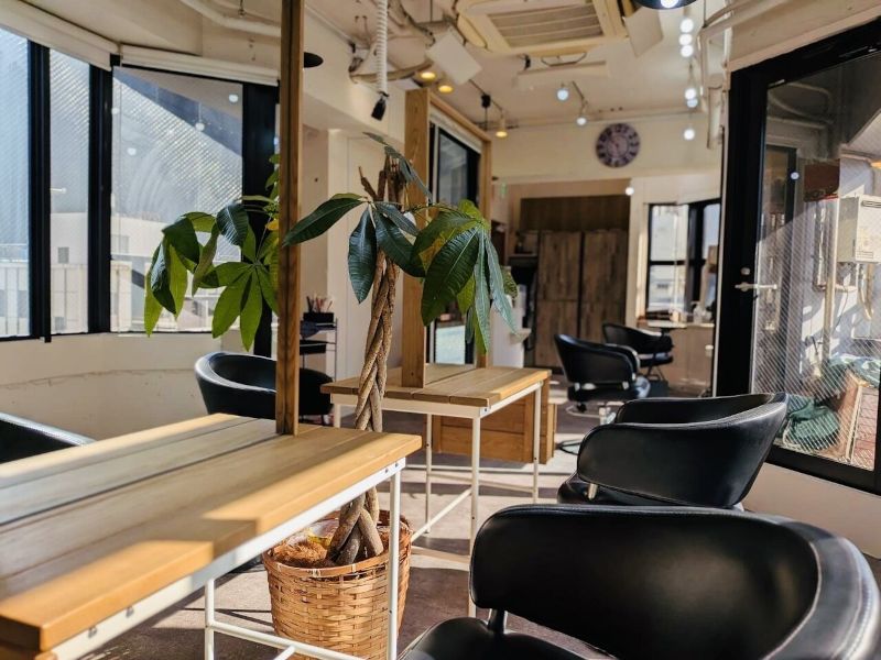 sign HAIR INNOVATIONの店内